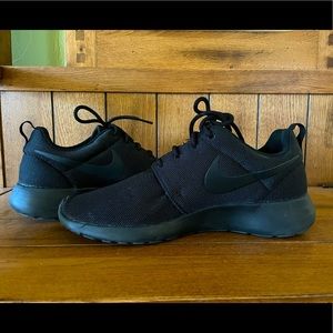 NEW Women’s Nike Roshe One